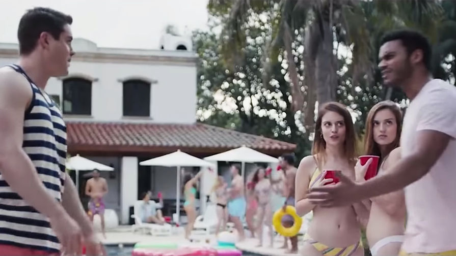 Кадр из нового рекламного ролика компании Gillette