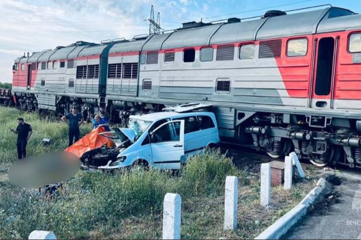 Раскрыты подробности ДТП грузового поезда и маршрутки в Запорожской области  - Газета.Ru | Новости