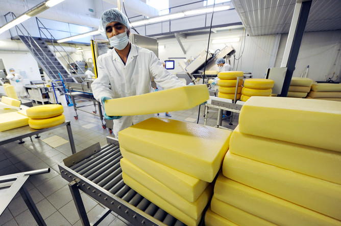 Роспотребнадзор запретил ввоз некоторых марок украинских сыров