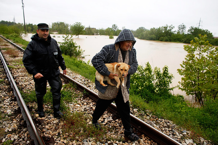 Эвакуация жителей города Лазареваца