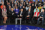 Владимир Путин (в центре) на пленарном заседании III Медиафорума независимых региональных и местных СМИ «Правда и справедливость»