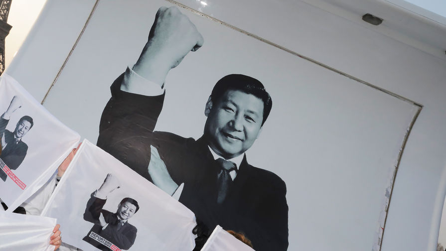 Плакат с изображением Си Цзиньпина 