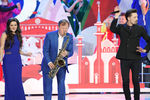 Певица Дина Гарипова, музыкант Игорь Бутман и певец Дима Билан (слева направо) на церемонии официальной жеребьевки Кубка конфедераций - 2017