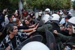 Столкновения демонстрантов с полицией возле посольства Ирана в Афинах, Греция, 22 сентября 2022 года