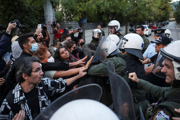 Столкновения демонстрантов с&nbsp;полицией возле посольства Ирана в&nbsp;Афинах, Греция, 22&nbsp;сентября 2022&nbsp;года
