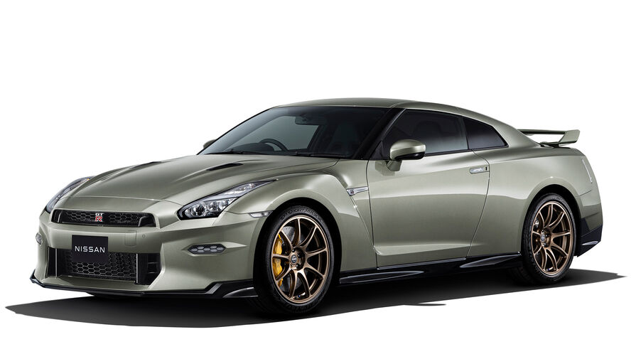 Nissan обновил внешность спорткара GT-R