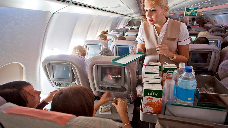 Разнос пищи на борту самолета