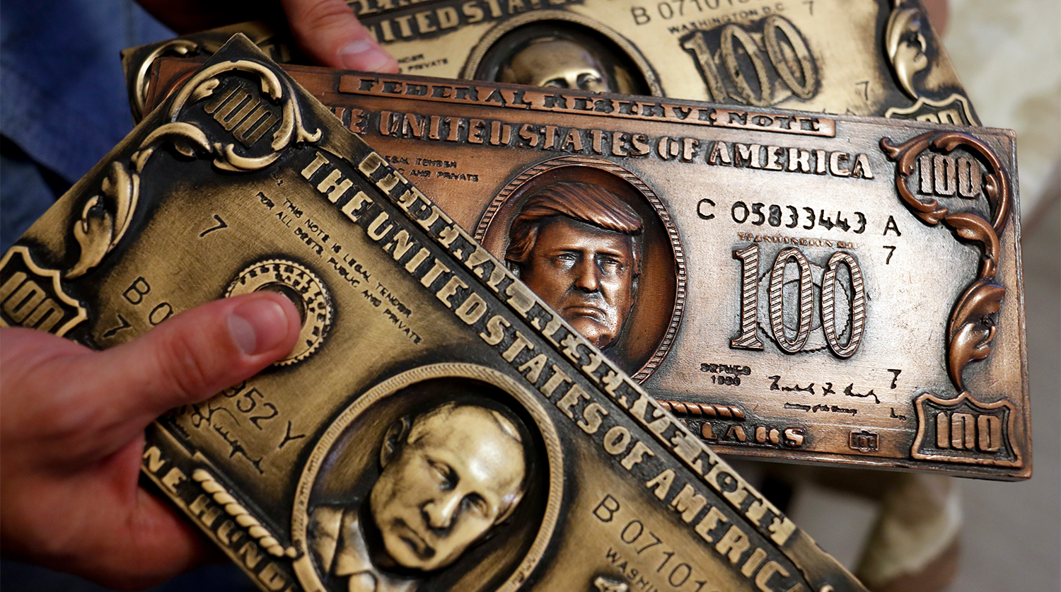 Центробанк решил вернуться к запрету сувенирных денег