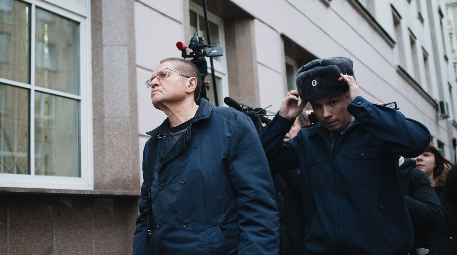 Бывший министр экономического развития России Алексей Улюкаев перед заседанием Замоскворецкого суда Москвы, 15 декабря 2017 года