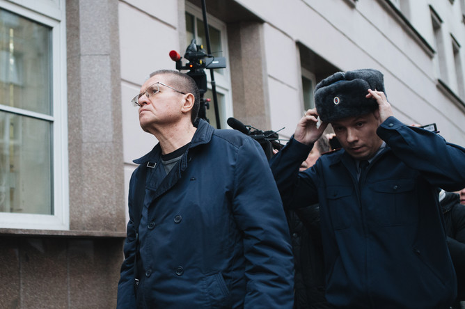 Бывший министр экономического развития России Алексей Улюкаев перед заседанием Замоскворецкого суда Москвы, 15 декабря 2017 года