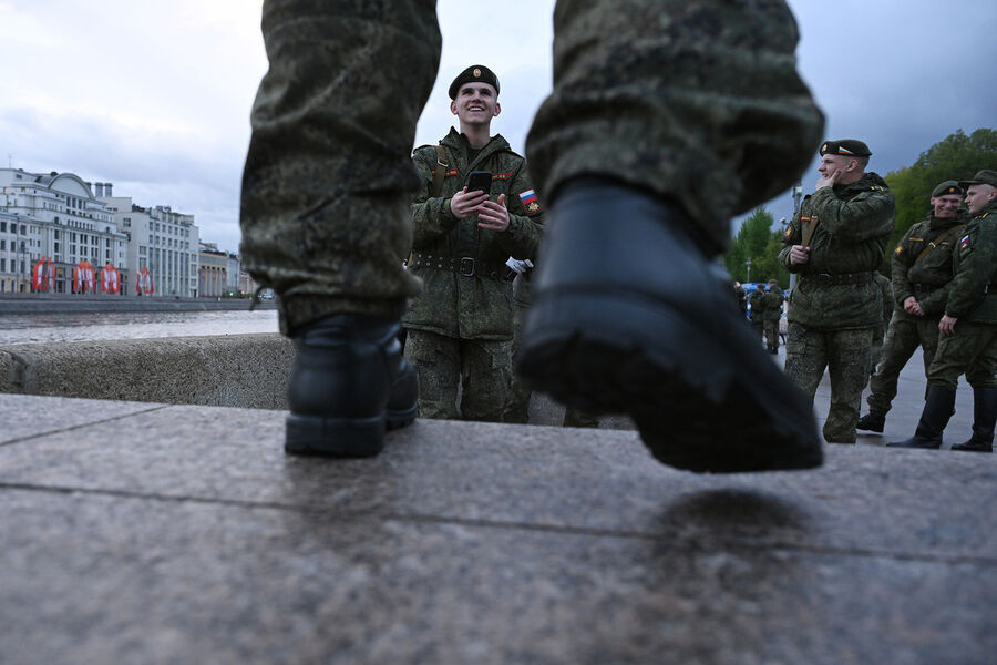 Курсанты перед&nbsp;началом репетиции парада в&nbsp;Москве в&nbsp;честь 80-й годовщины Победы в&nbsp;Великой Отечественной войне, 29&nbsp;апреля 2025&nbsp;года