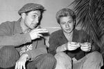 Актеры советского кино Владимир Гуляев и Леонид Быков в перерыве между съемками, 1960-е годы