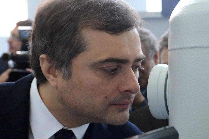Вице-премьер РФ, руководитель аппарата правительства РФ Владислав Сурков на церемонии открытия научно-образовательного центра плазменных исследований и технологий Московского государственного технического университета имени Баумана (МГТУ), 2013 год
