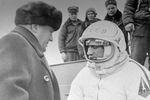 Академик Сергей Королев и космонавт Павел Беляев перед стартом космического корабля «Восход-2» с космодрома «Байконур», 18 марта 1965 года