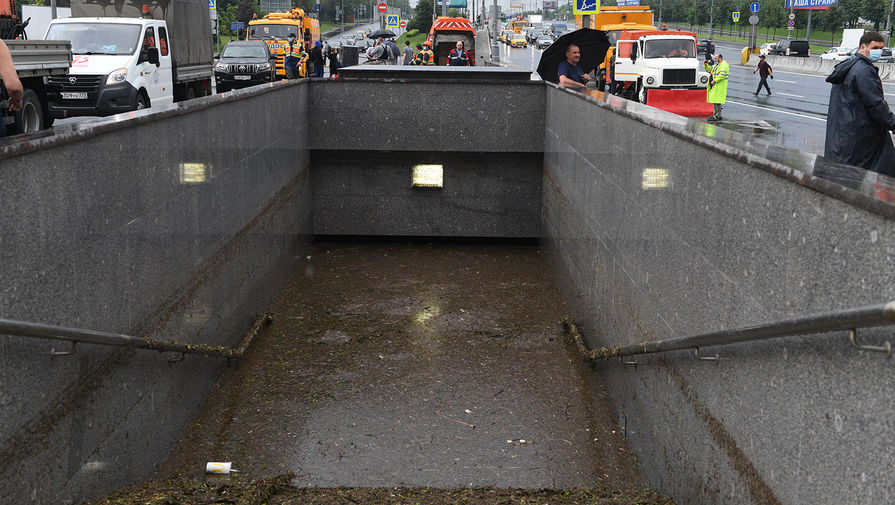 Затопленый подземный переход в&nbsp;районе Варшавского шоссе в&nbsp;Москве, 20 июня 2020 года