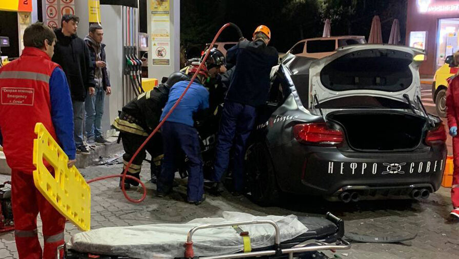 Лихач на BMW врезался в АЗС в Сочи