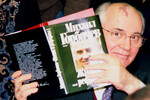 Михаил Горбачев на презентации своей книги «Жизнь и реформы» в фирменном магазине издательства «Молодая гвардия, 1996 год