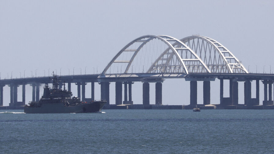 Около 600 автомобилей скопились в очереди перед Крымским мостом
