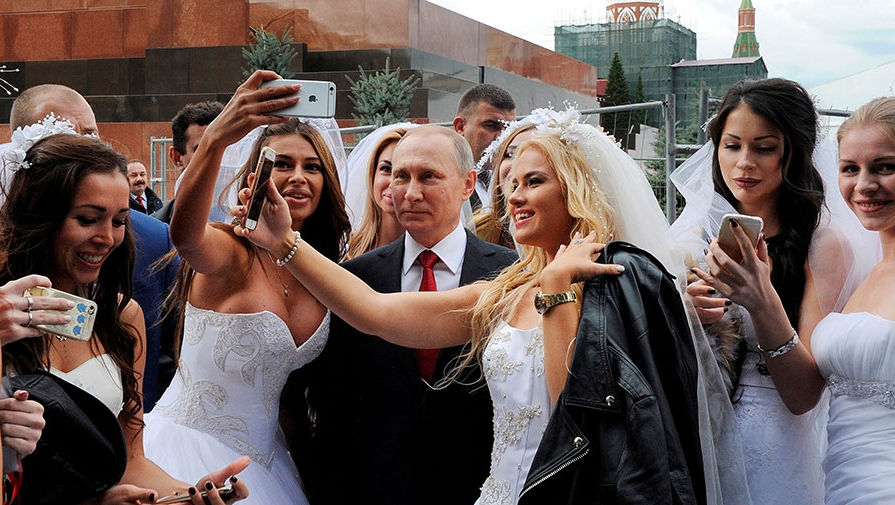 Президент России Владимир Путин во время празднования Дня города на&nbsp;Красной площади в&nbsp;Москве