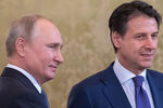 Президент России Владимир Путин и премьер-министр Италии Джузеппе Конте во время встречи в Москве, 24 октября 2018 года