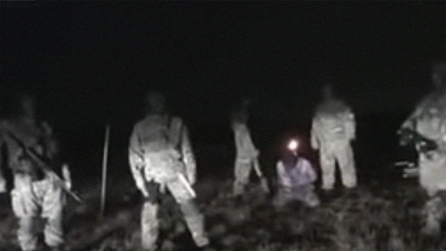 Распространенное в сети видео о сожжении российского солдата оказалось устаревшим фейком