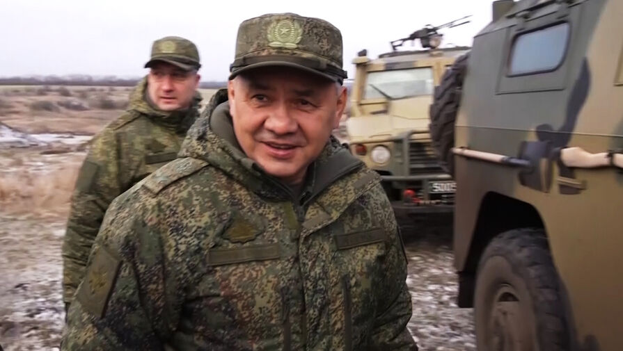 Министр обороны РФ Шойгу проверил организацию подготовки контрактников на полигонах ЗВО