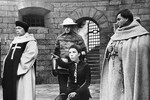 Инна Чурикова (в центре) в роли Жанны д'Арк в сцене из фильма режиссера Глеба Панфилова «Начало», 1970 год