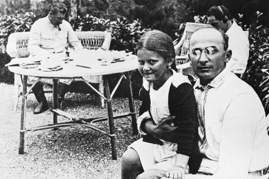 Лаврентий Берия с&nbsp;дочерью Иосифа Сталина Светланой, 1934&nbsp;год 