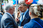 Предприниматель Олег Дерипаска (в центре) на церемонии празднования Дня независимости США в Москве