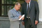 Президент России Владимир Путин и его помощник Сергей Приходько, 2006 год