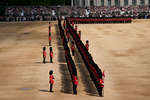 Члены полка Королевской гвардейской дивизии во время парада Trooping the Colour в Лондоне, 2 июня 2022 года
