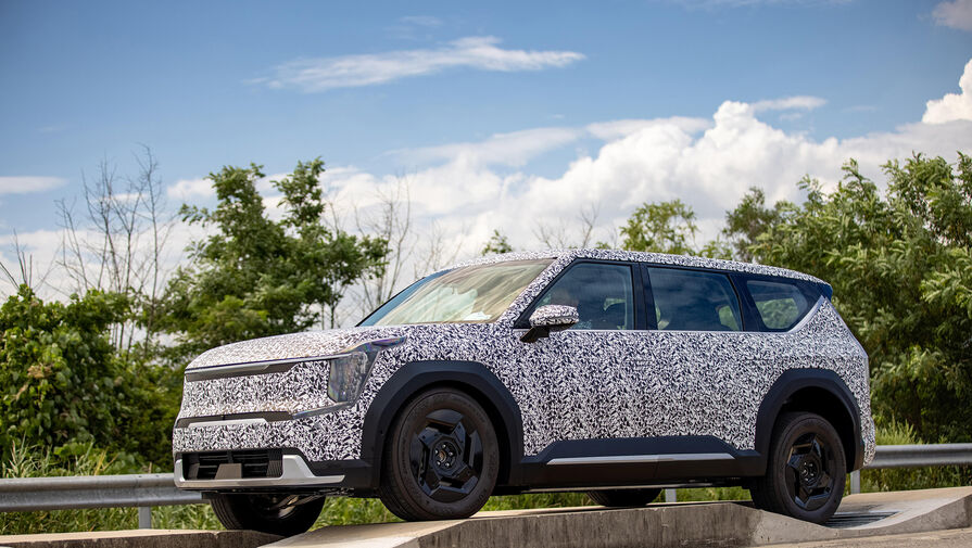 Kia впервые показала новый вcедорожник EV9