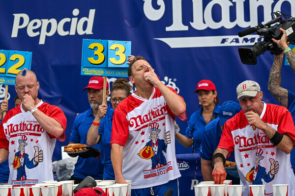 В Волгограде прошли соревнования по скоростному поеданию хот-догов - 31 июля - fitdiets.ru