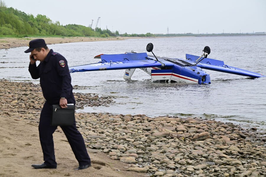 Легкомоторный самолет типа &laquo;Дельфин-3&raquo;, совершивший аварийную посадку в&nbsp;районе аэродрома Бычье Поле в&nbsp;Кронштадтском районе Санкт-Петербурга, 28&nbsp;мая 2025&nbsp;года