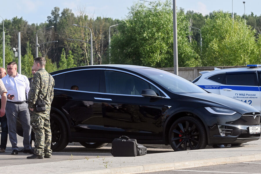 Автомобиль экс-министра транспорта РФ Романа Старовойта на&nbsp;парковке в&nbsp;Одинцовском городском округе Московской области, где было найдено его тело, 7&nbsp;июля 2025&nbsp;года