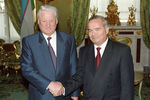 1994 год. Президент РФ Борис Ельцин и Президент Узбекистана Ислам Каримов перед началом переговоров