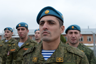 Десантники на церемонии открытия в Ингушетии памятника погибшим воинам спецназа Южного военного округа