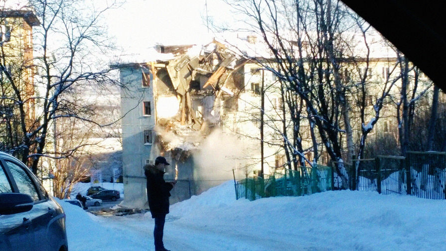 В Мурманске дом частично обрушился после взрыва газа