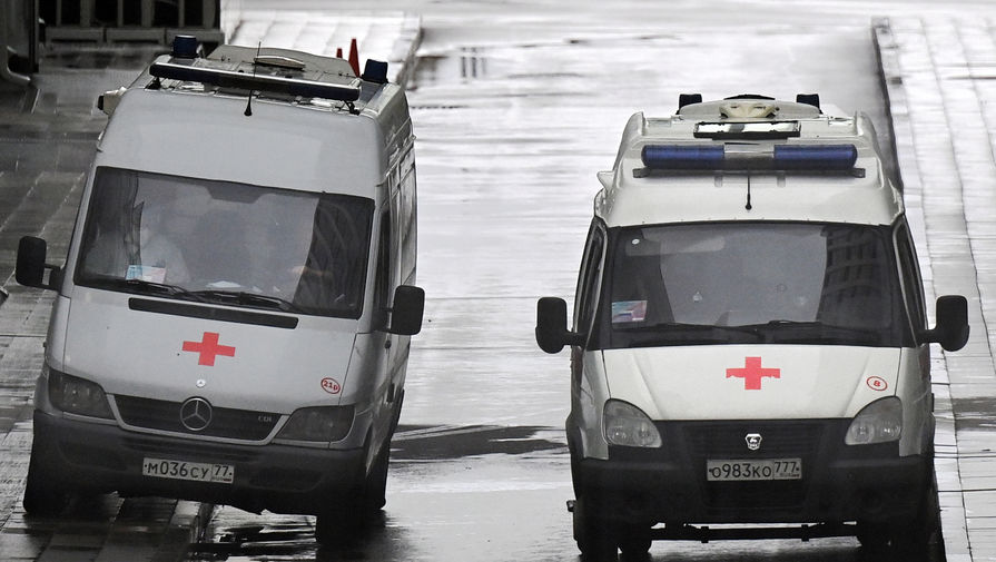 В Красноярске выписали из больницы двух пожарных, пострадавших при тушении огня