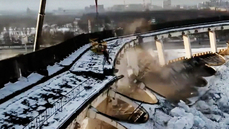 В Петербурге рухнула крыша СКК