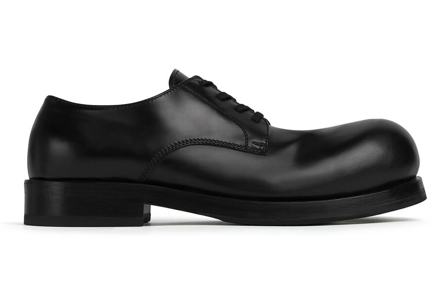 Fashion house Bottega Veneta offers clown boots for $1,40012:22 ...