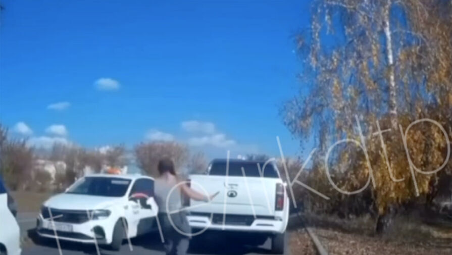 Мужчина с ножом помял автомобиль в Иркутске