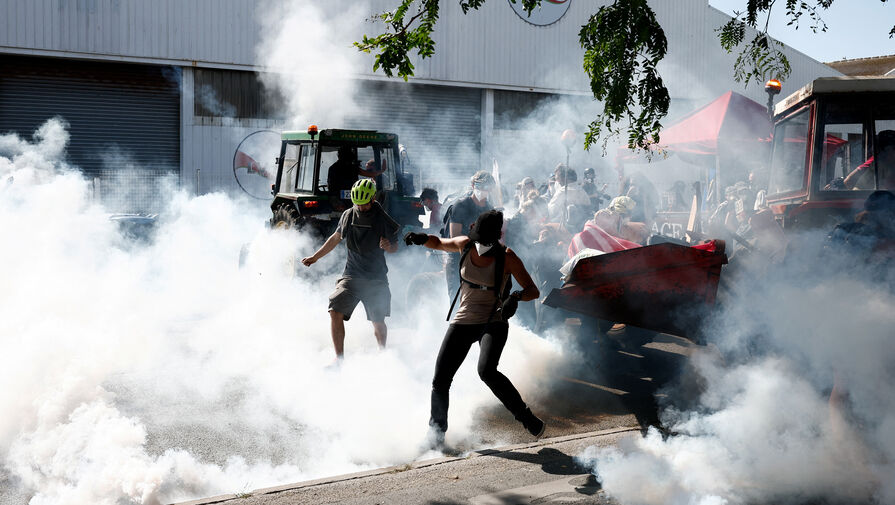 Во время протестов во Франции были ранены девять человек
