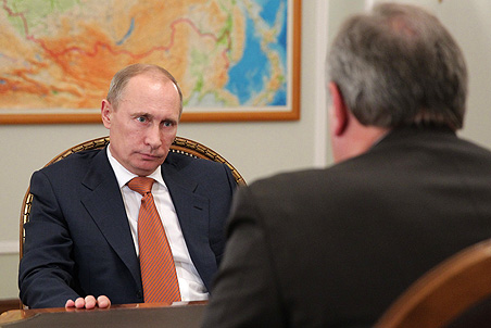 Владимир Путин во время встречи с Дмитрием Рогозиным в Ново-Огарево