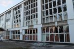 Спортивная школа в Первомайске с выбитыми стеклами