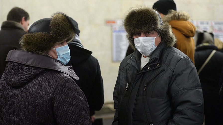 Пассажиры Московского метрополитена в&nbsp;защитных масках