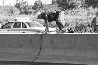 Мэр Москвы Юрий Лужков во время посещения реконструкции МКАД, 1995 год