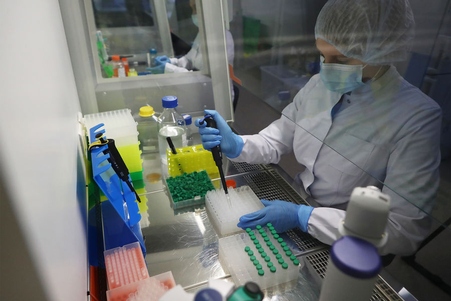 Производство тест-системы для выявления различных штаммов коронавируса на предприятии ФГБУ «ЦСП» ФМБА России, 2021 год