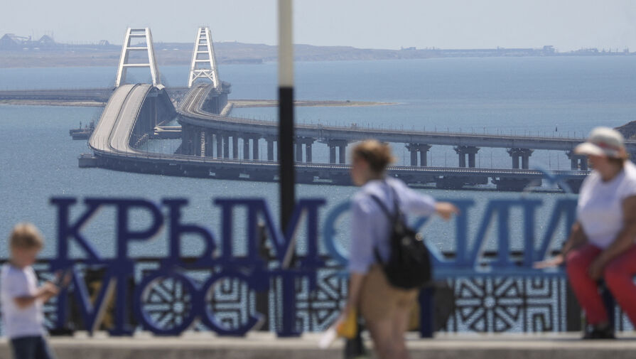 На Крымскому мосту временно перекрыли движение автомобилей