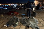 Люди ночуют на улицах после землетрясения силой 7 баллов в Марракеше, Марокко, 9 сентября 2023 года